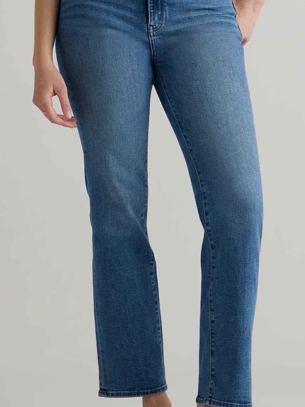 Quince Straight Leg Jeans in Medium Blue
Size 30, inseam 26